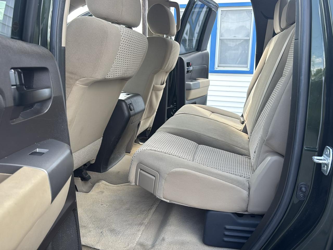 Toyota Tundra 4WD Truck Dbl 5.7L V8 6-Spd AT (Natl) 2010