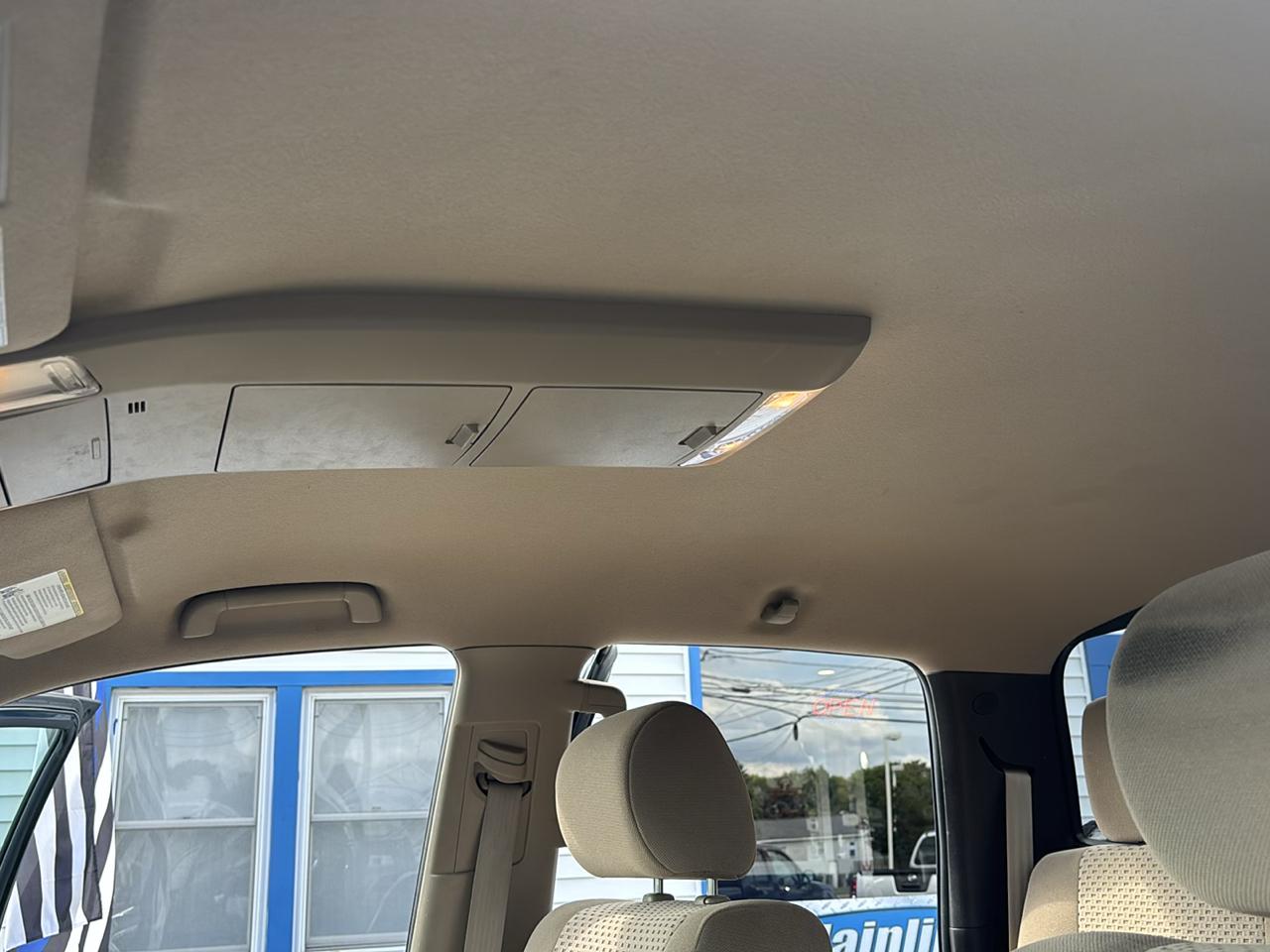 Toyota Tundra 4WD Truck Dbl 5.7L V8 6-Spd AT (Natl) 2010