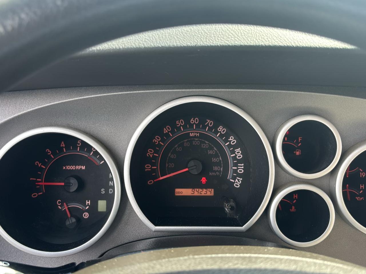 Toyota Tundra 4WD Truck Dbl 5.7L V8 6-Spd AT (Natl) 2010