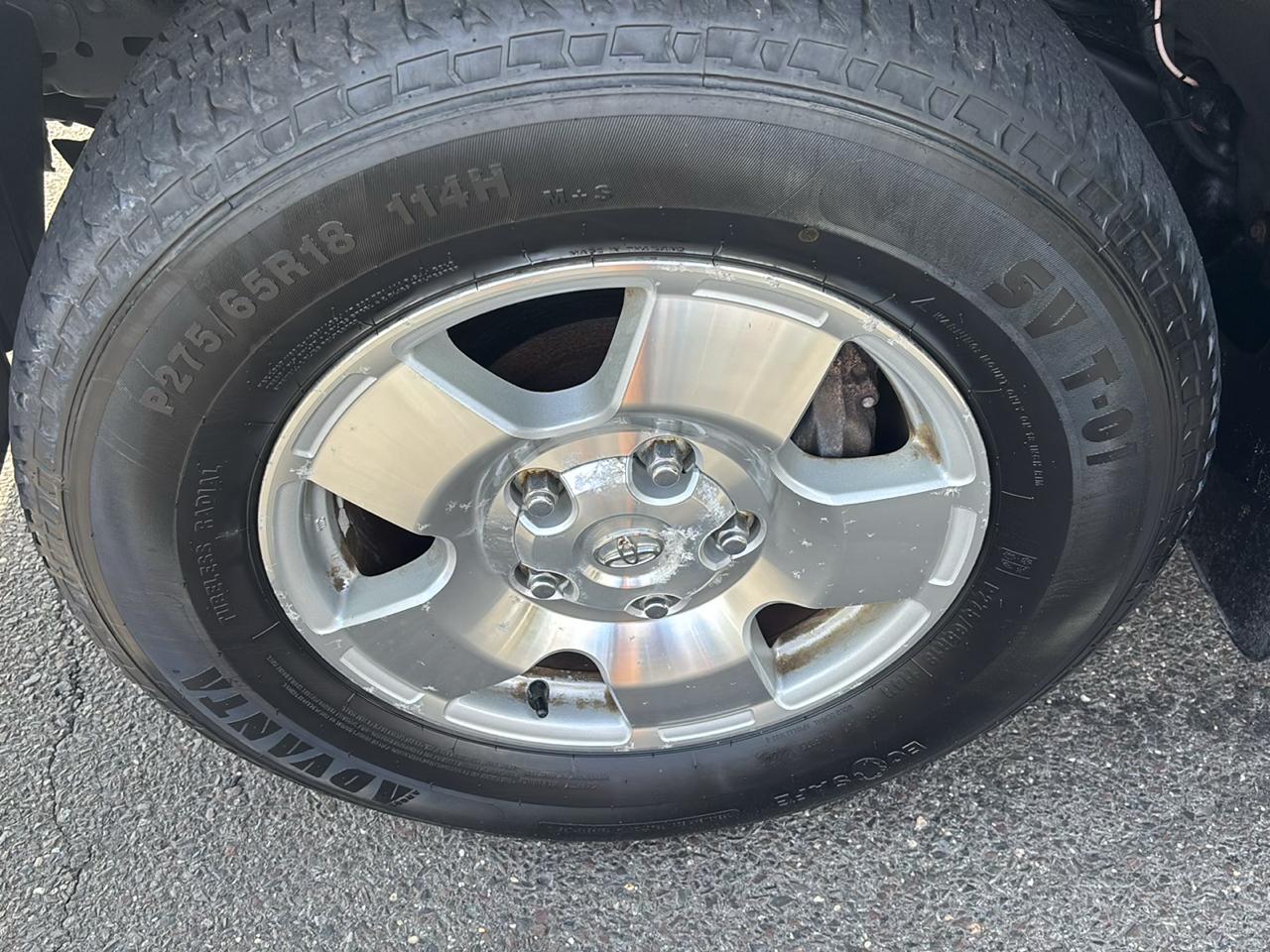 Toyota Tundra 4WD Truck Dbl 5.7L V8 6-Spd AT (Natl) 2010