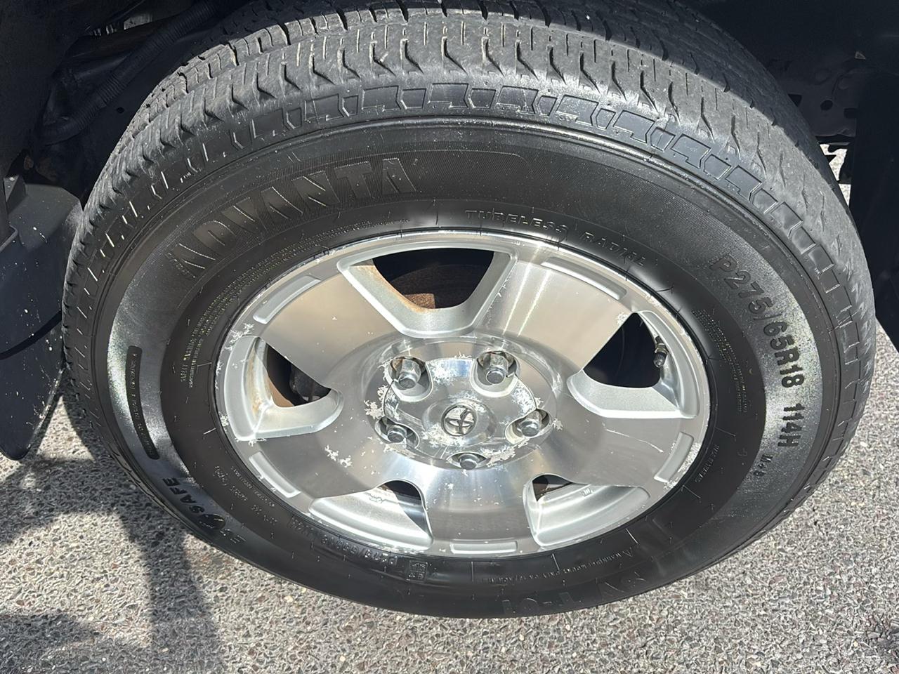 Toyota Tundra 4WD Truck Dbl 5.7L V8 6-Spd AT (Natl) 2010