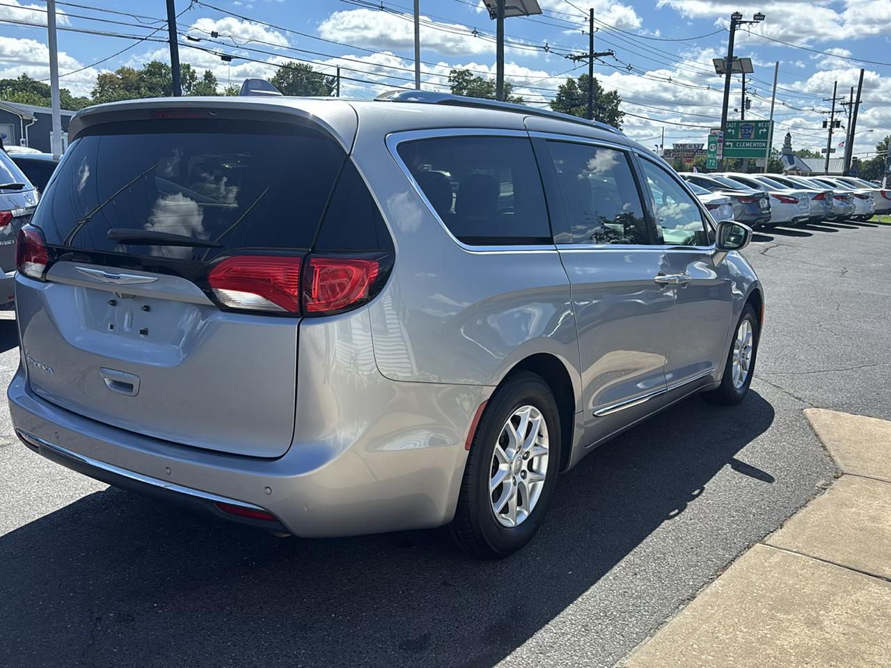 Chrysler Pacifica Touring L FWD 2020
