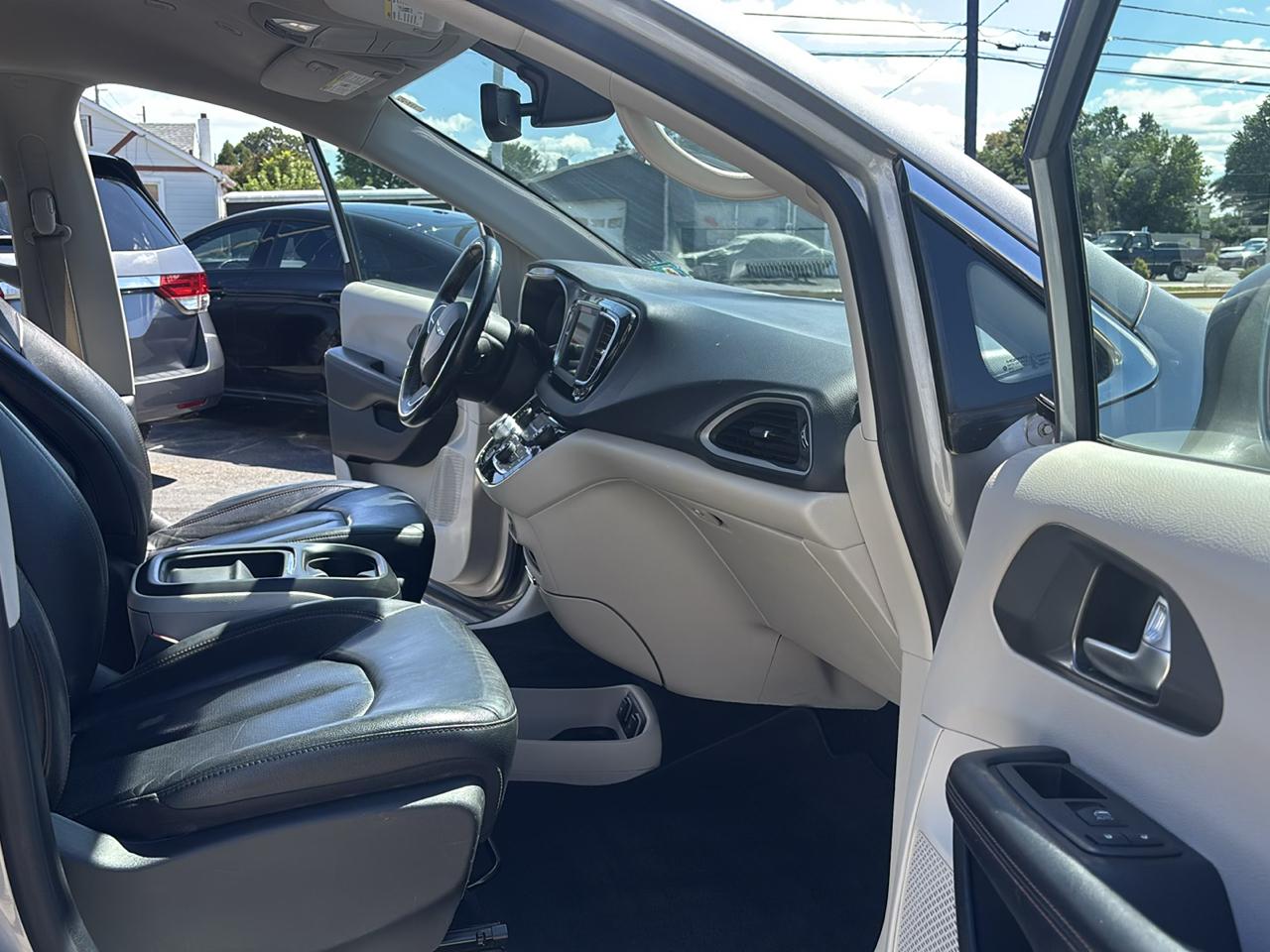 Chrysler Pacifica Touring L FWD 2020
