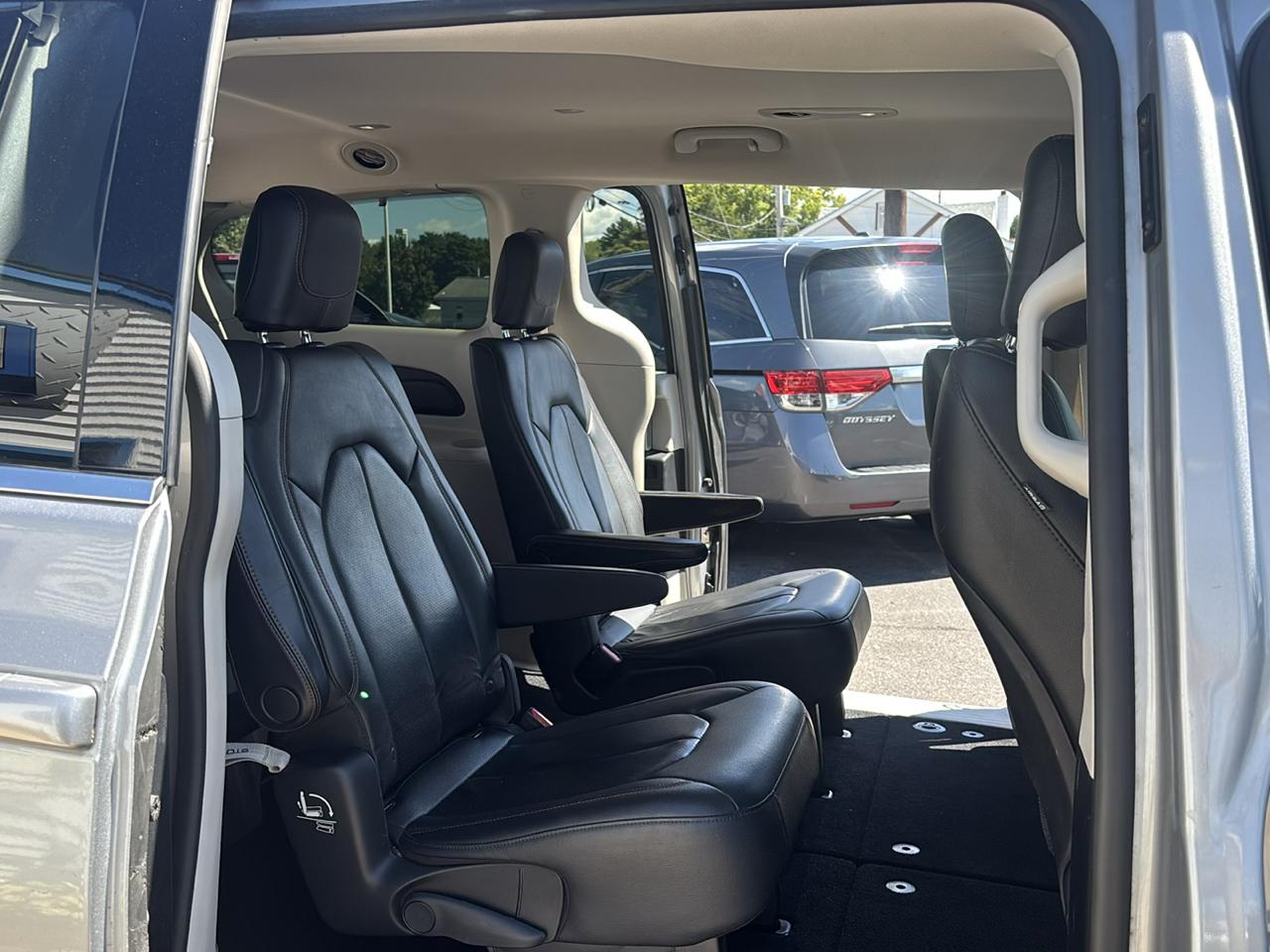 Chrysler Pacifica Touring L FWD 2020