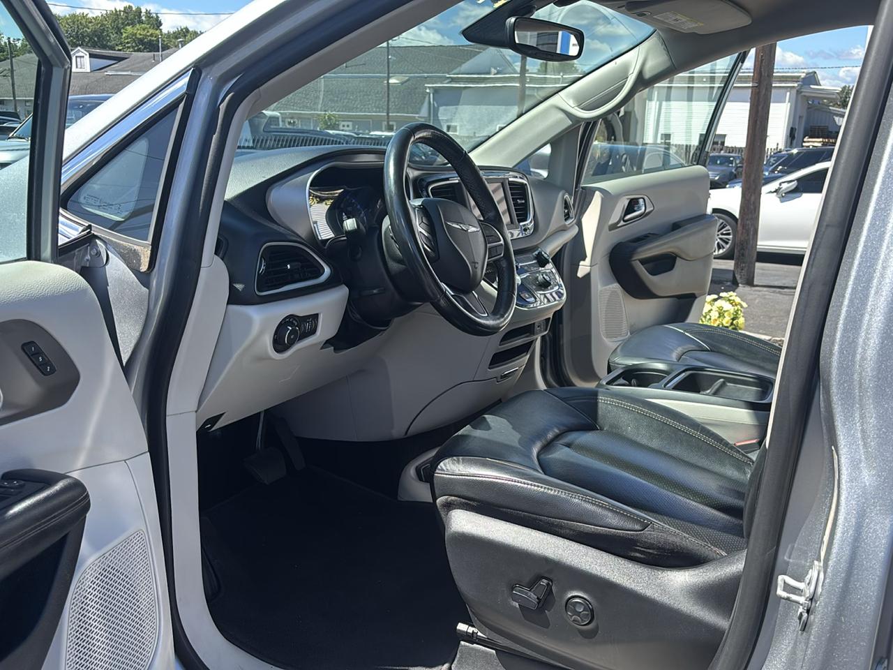 Chrysler Pacifica Touring L FWD 2020