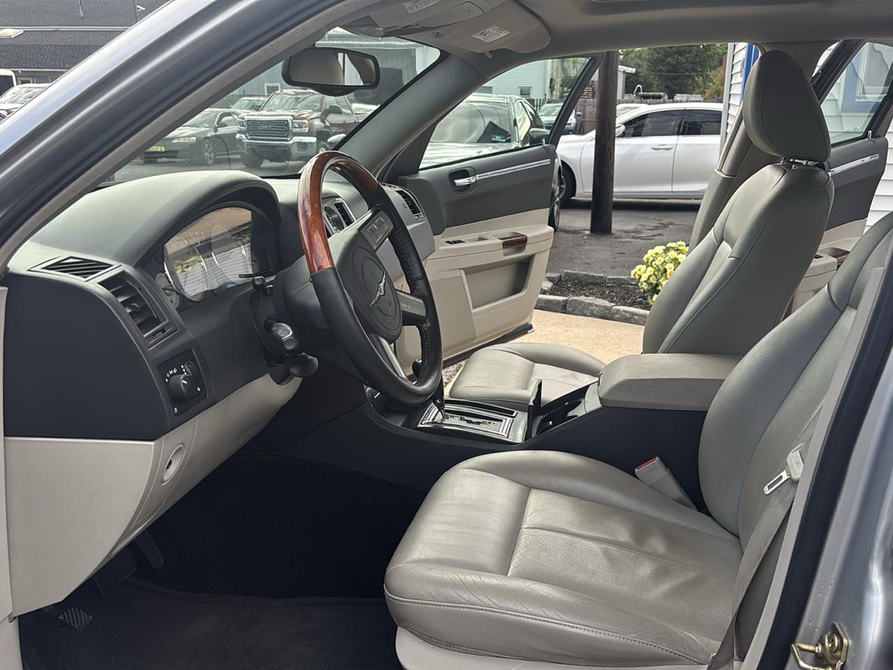 Chrysler 300 4dr Sdn 300 Touring *Ltd Avail* 2005