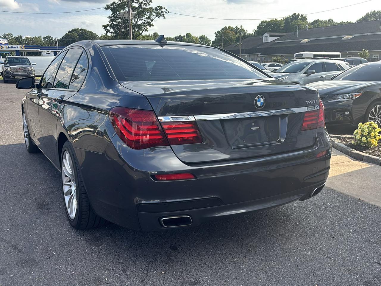 BMW 7 Series 4dr Sdn 740i RWD 2014