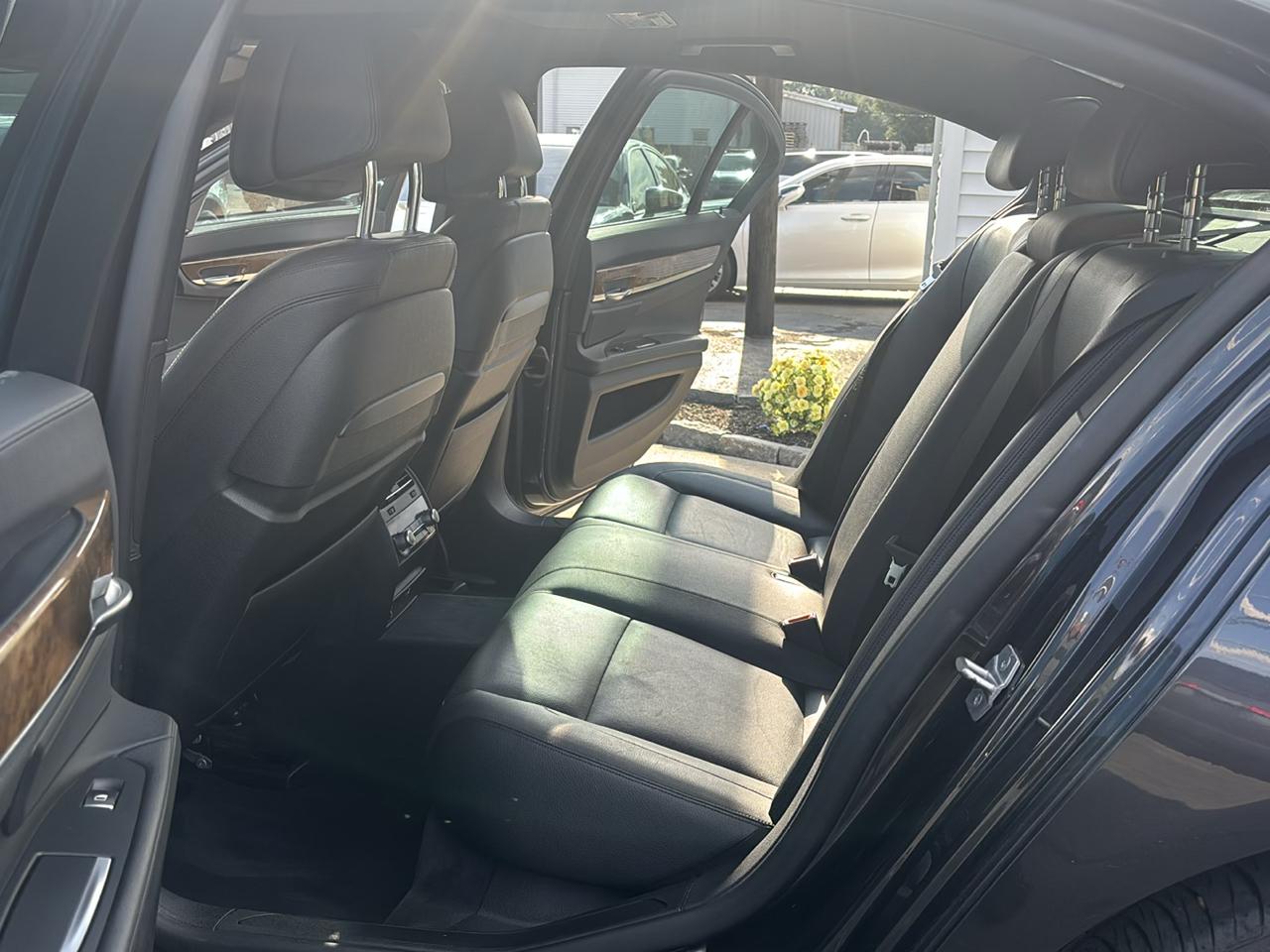 BMW 7 Series 4dr Sdn 740i RWD 2014