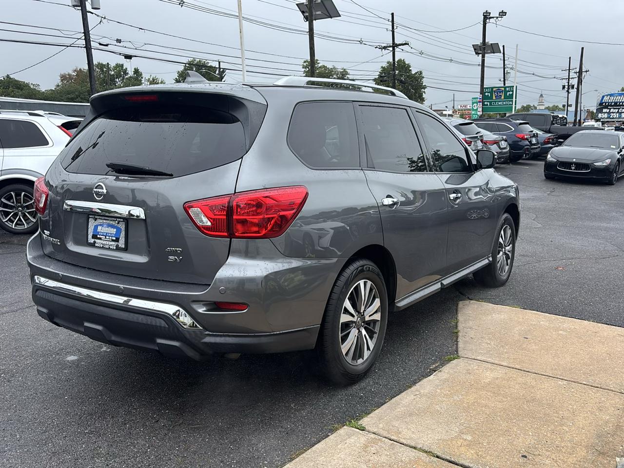 Nissan Pathfinder 4x4 SV 2019
