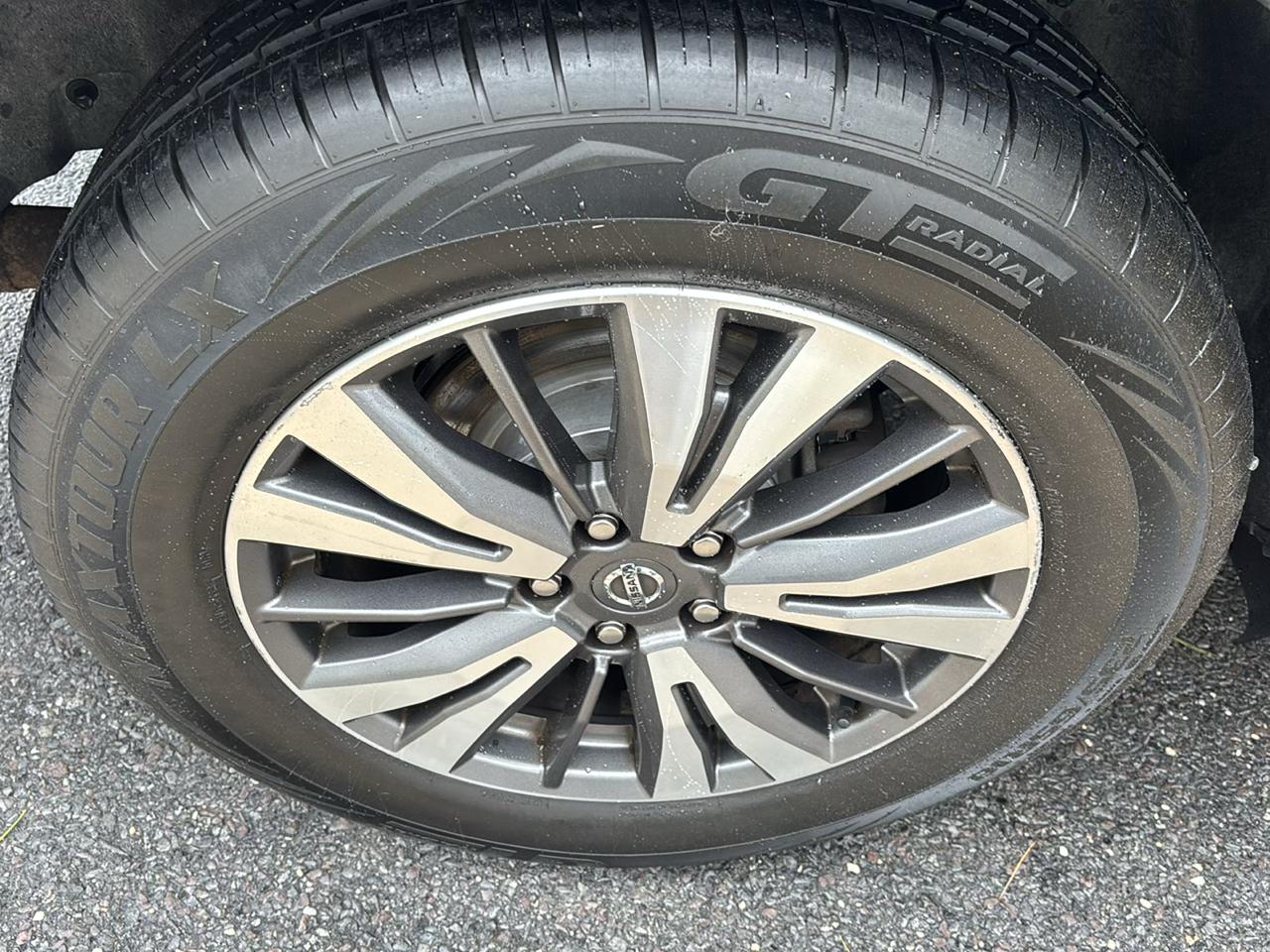Nissan Pathfinder 4x4 SV 2019