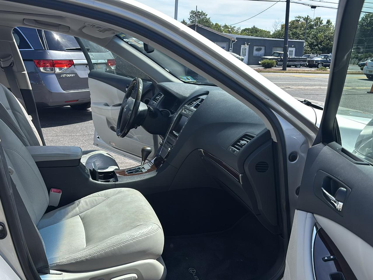 Lexus ES 350 4dr Sdn 2010