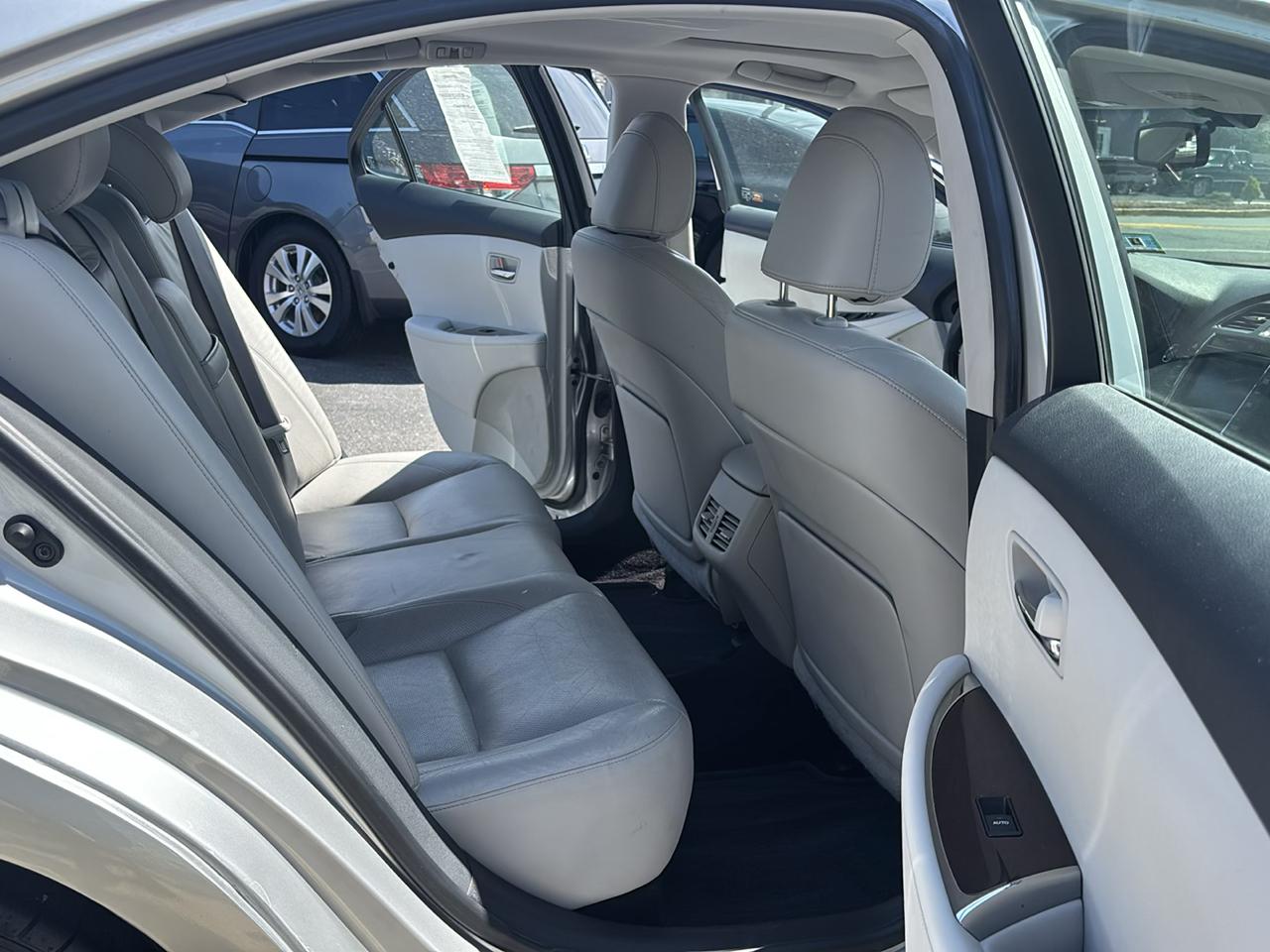 Lexus ES 350 4dr Sdn 2010