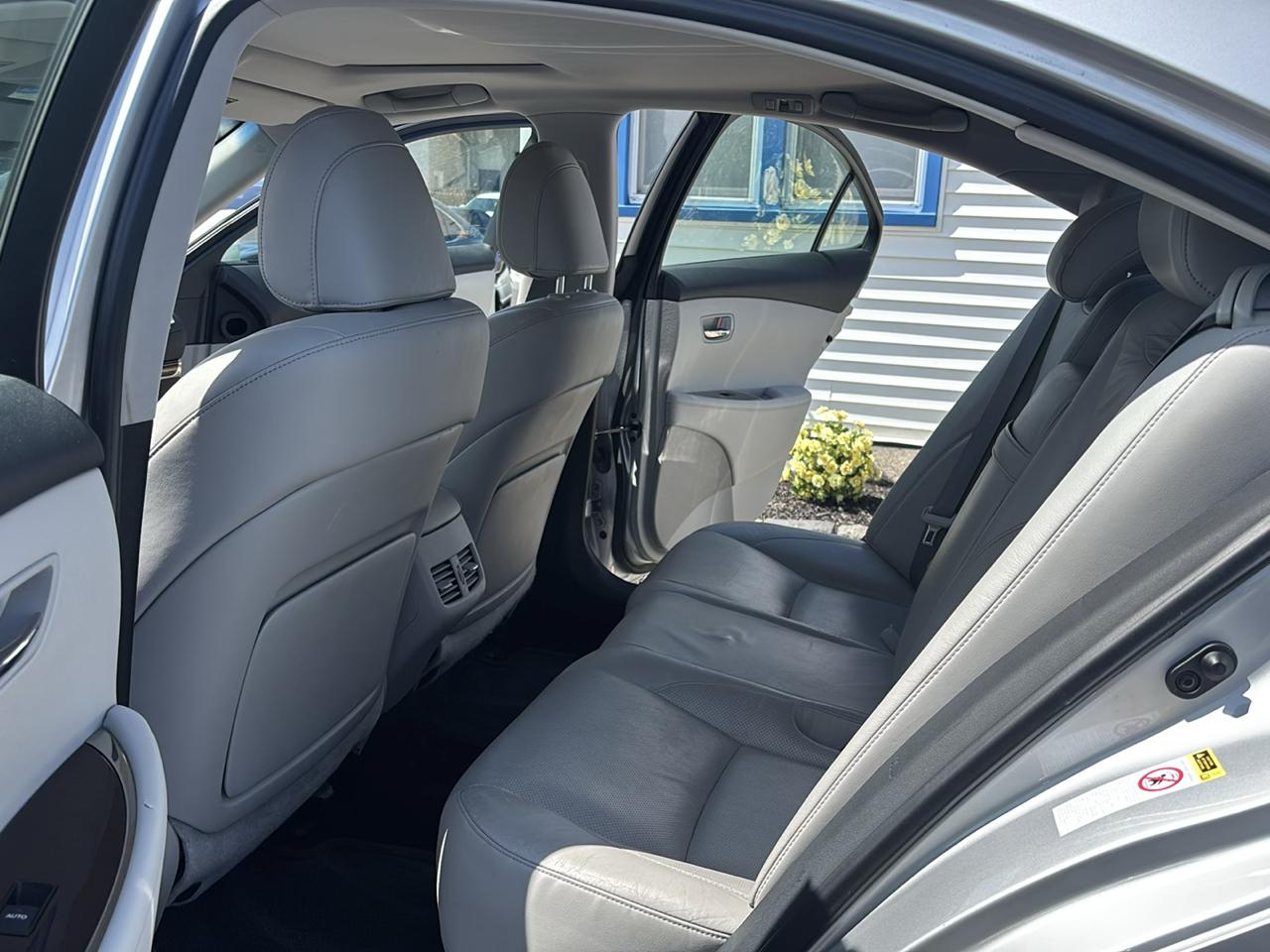 Lexus ES 350 4dr Sdn 2010