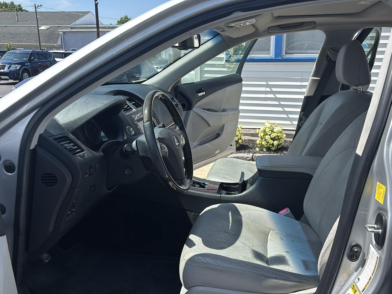 Lexus ES 350 4dr Sdn 2010