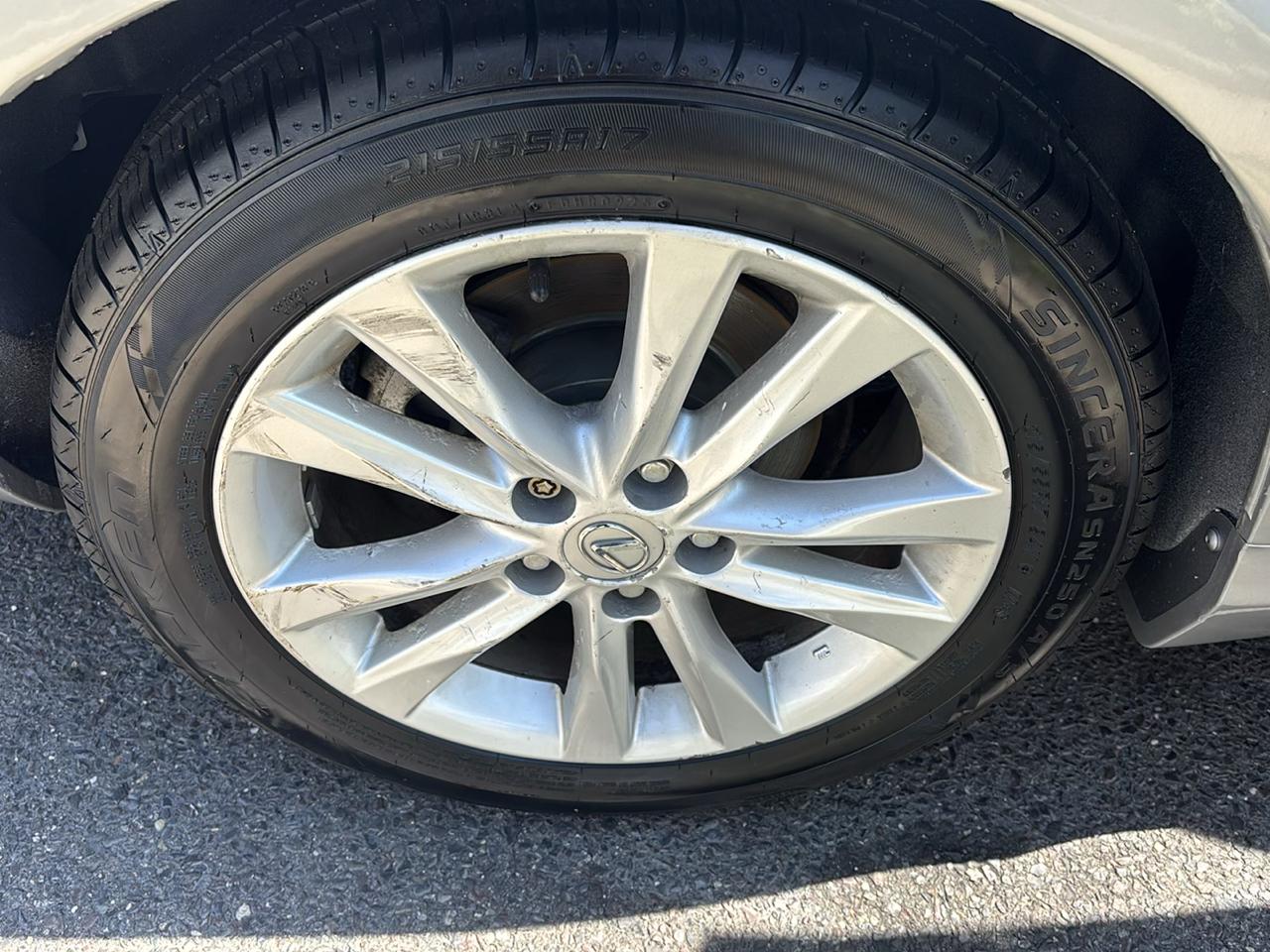 Lexus ES 350 4dr Sdn 2010