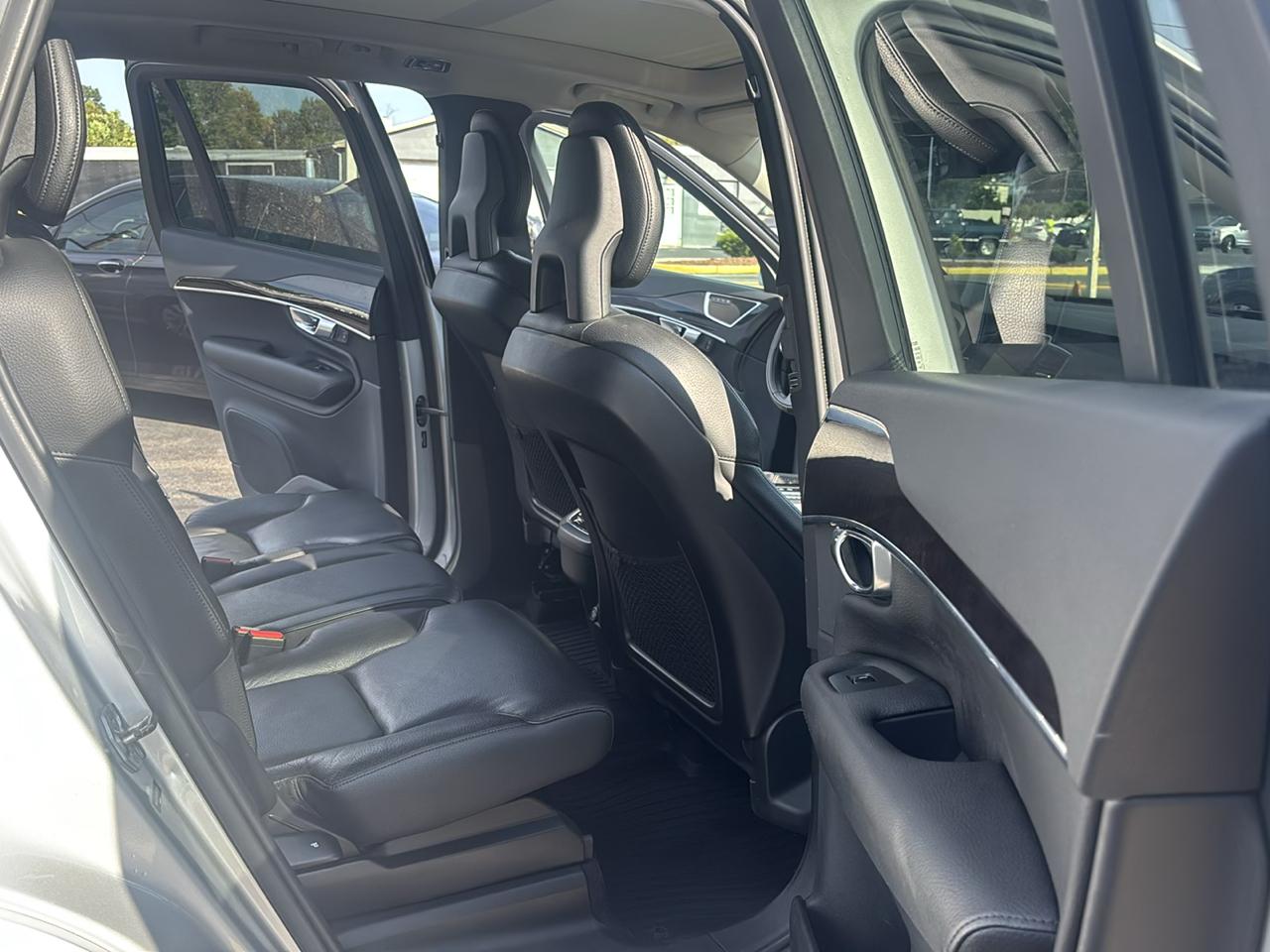 Volvo XC90 T6 AWD 7-Passenger Momentum 2017