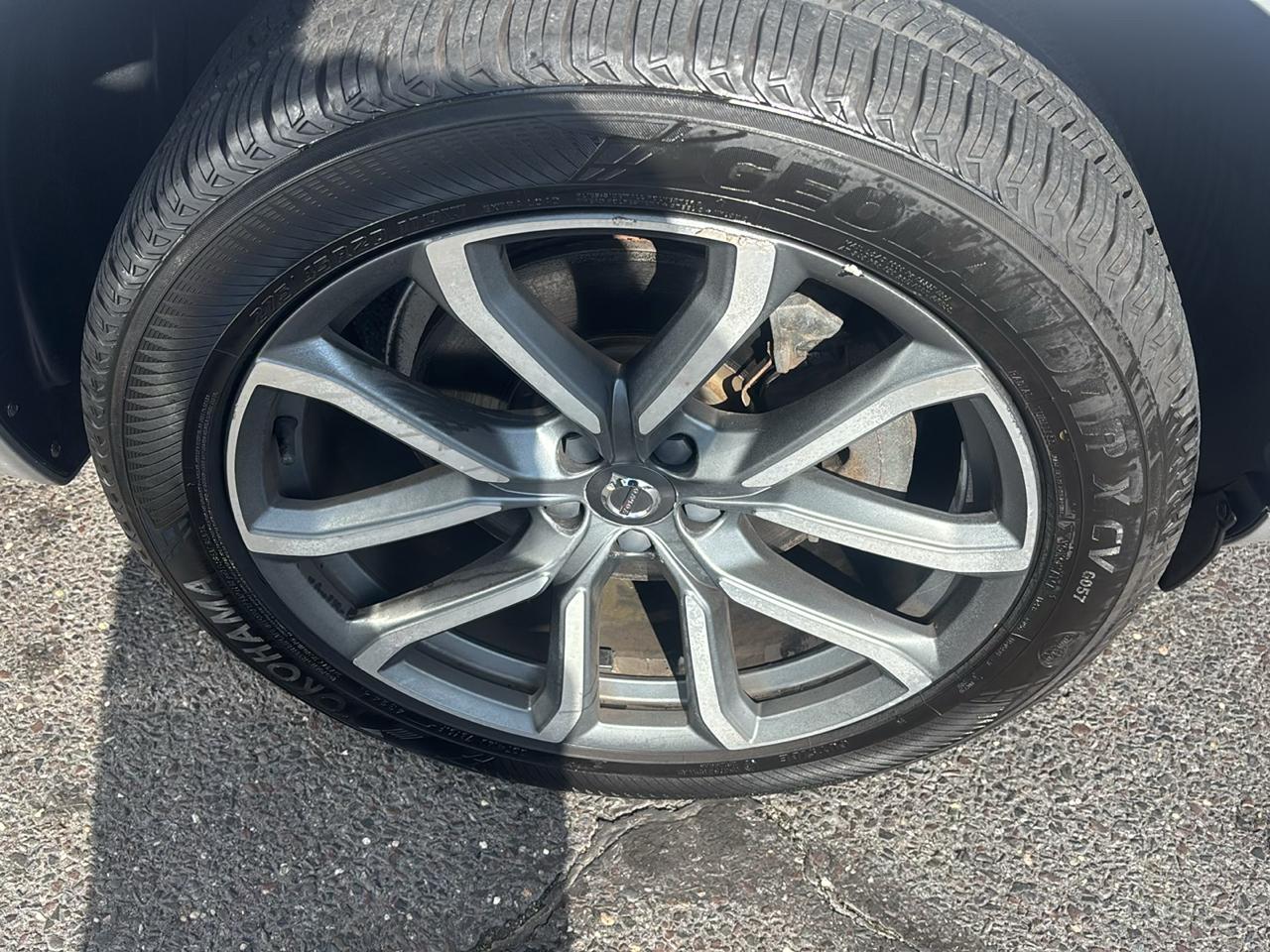Volvo XC90 T6 AWD 7-Passenger Momentum 2017