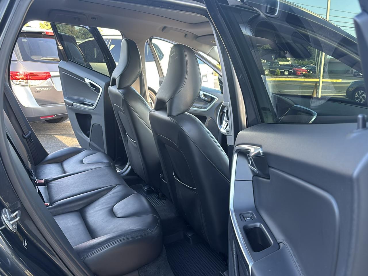 Volvo XC60 AWD 4dr T6 Drive-E 2016