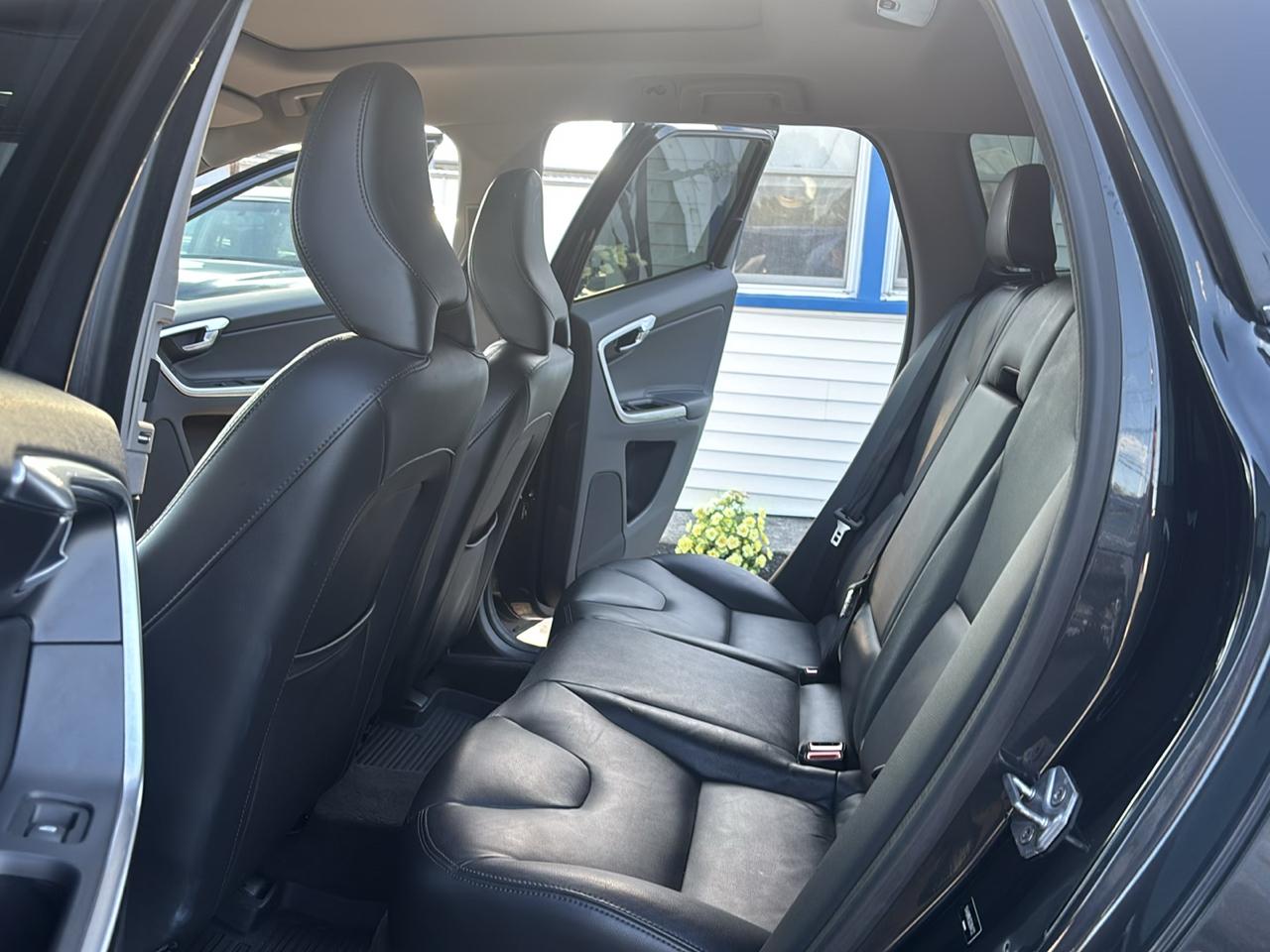 Volvo XC60 AWD 4dr T6 Drive-E 2016