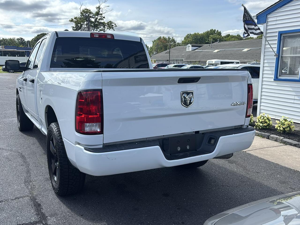 RAM 1500 Express 4x4 Quad Cab 6'4" Box 2018