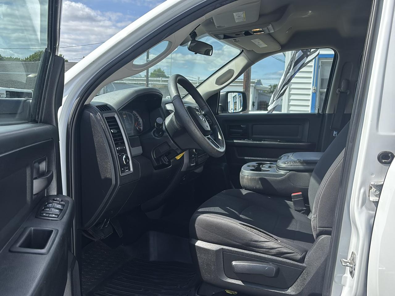 RAM 1500 Express 4x4 Quad Cab 6'4" Box 2018