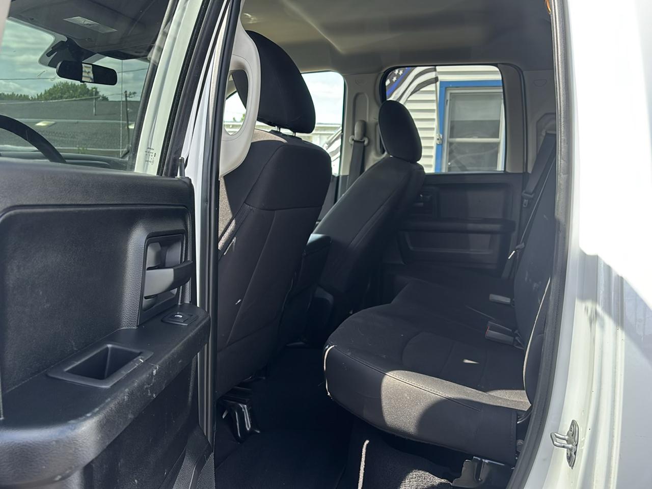 RAM 1500 Express 4x4 Quad Cab 6'4" Box 2018
