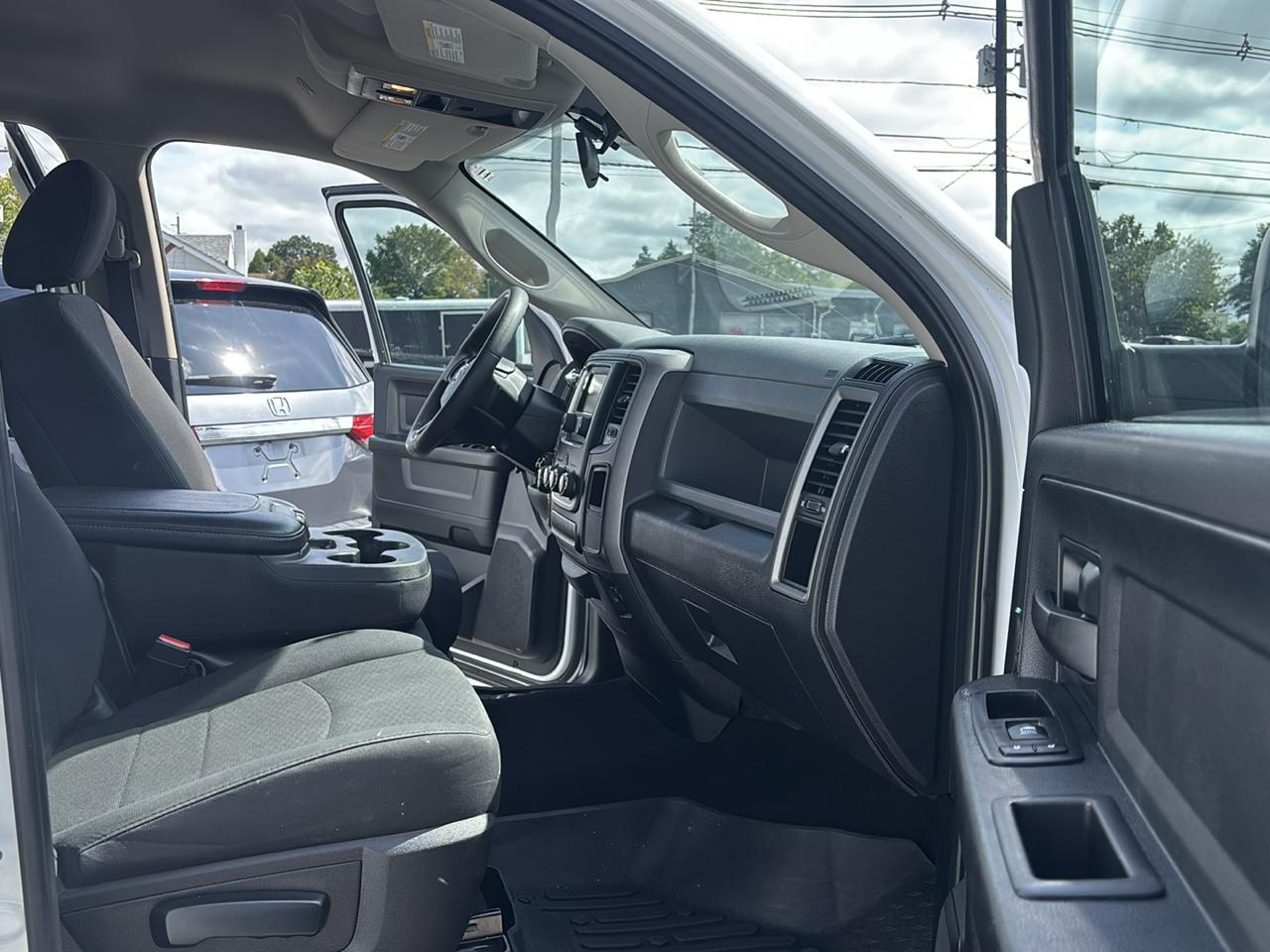 RAM 1500 Express 4x4 Quad Cab 6'4" Box 2018