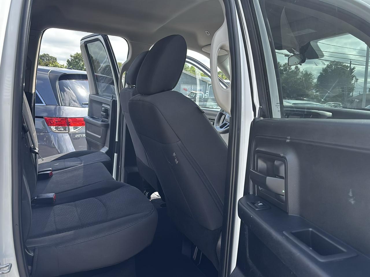 RAM 1500 Express 4x4 Quad Cab 6'4" Box 2018