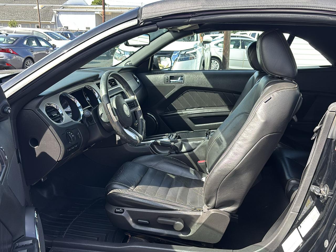 Ford Mustang 2dr Conv V6 2010
