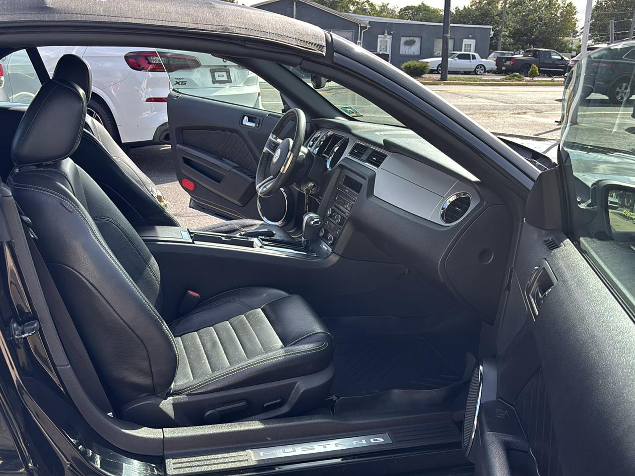 Ford Mustang 2dr Conv V6 2010