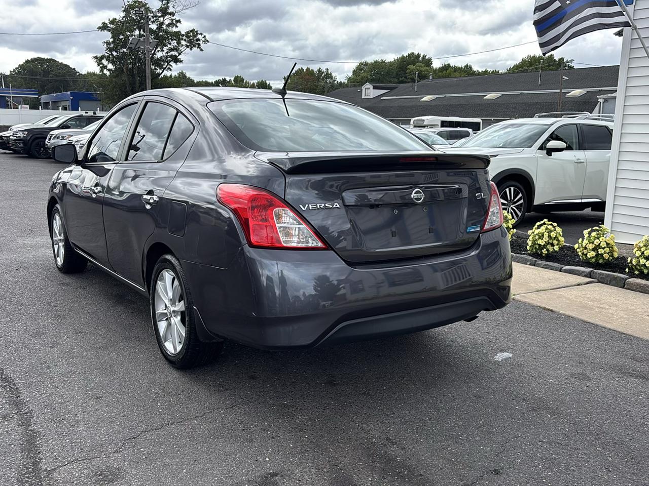 Nissan Versa 4dr Sdn CVT 1.6 SL 2015