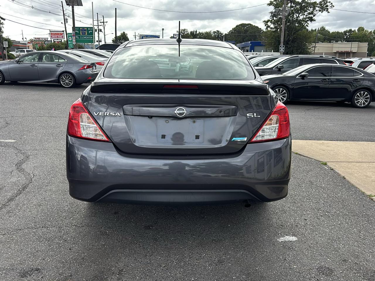 Nissan Versa 4dr Sdn CVT 1.6 SL 2015