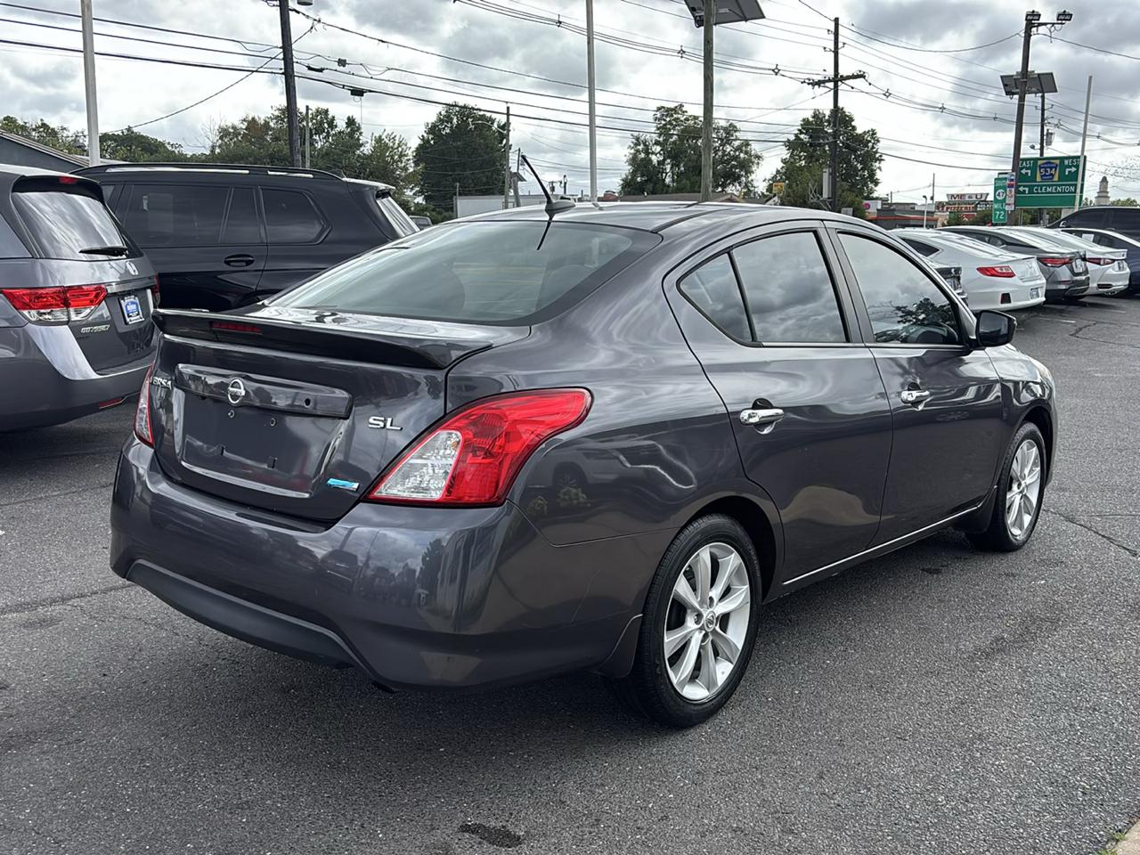 Nissan Versa 4dr Sdn CVT 1.6 SL 2015