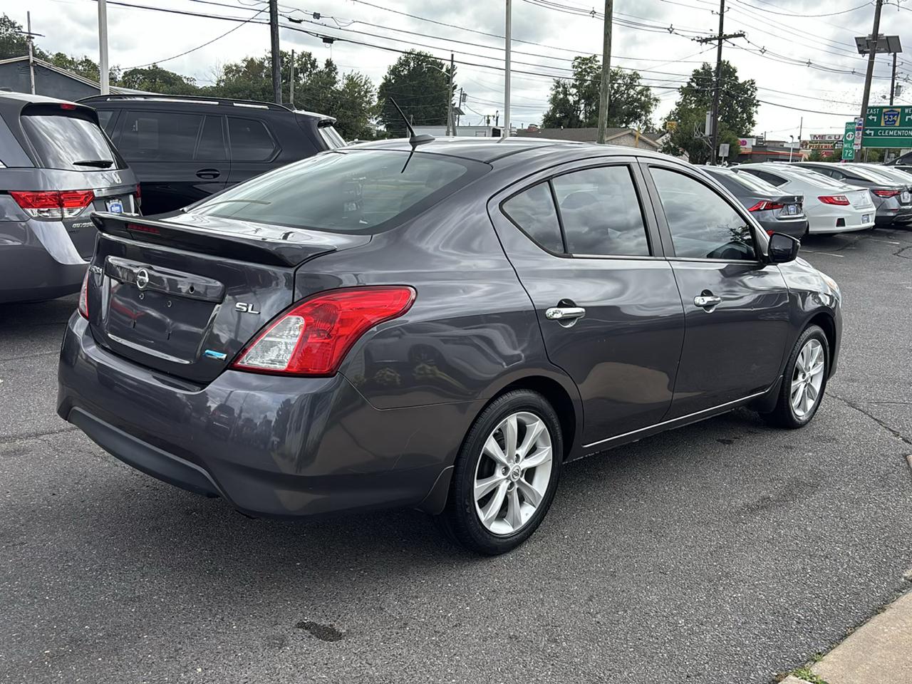 Nissan Versa 4dr Sdn CVT 1.6 SL 2015