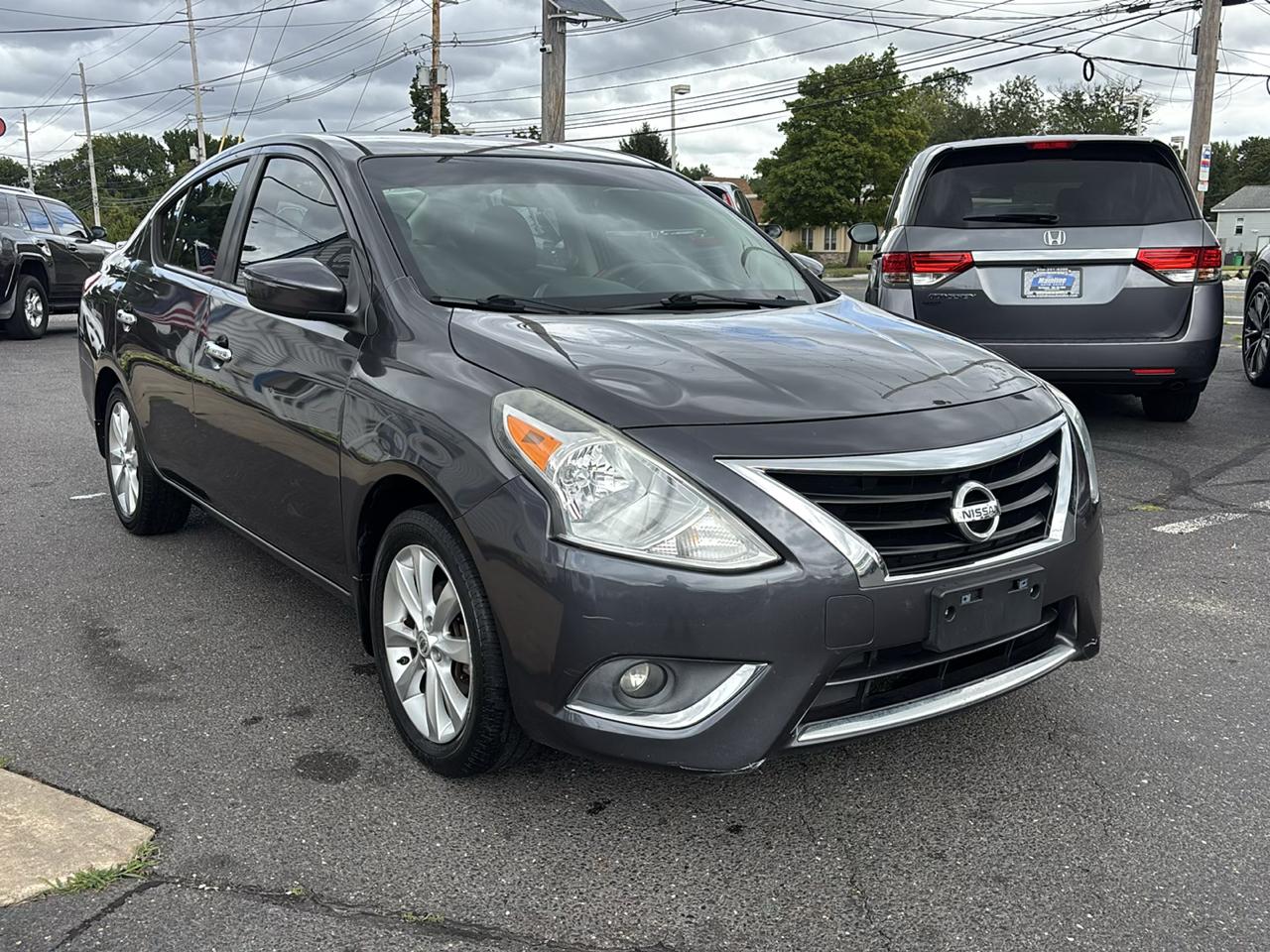 Nissan Versa 4dr Sdn CVT 1.6 SL 2015