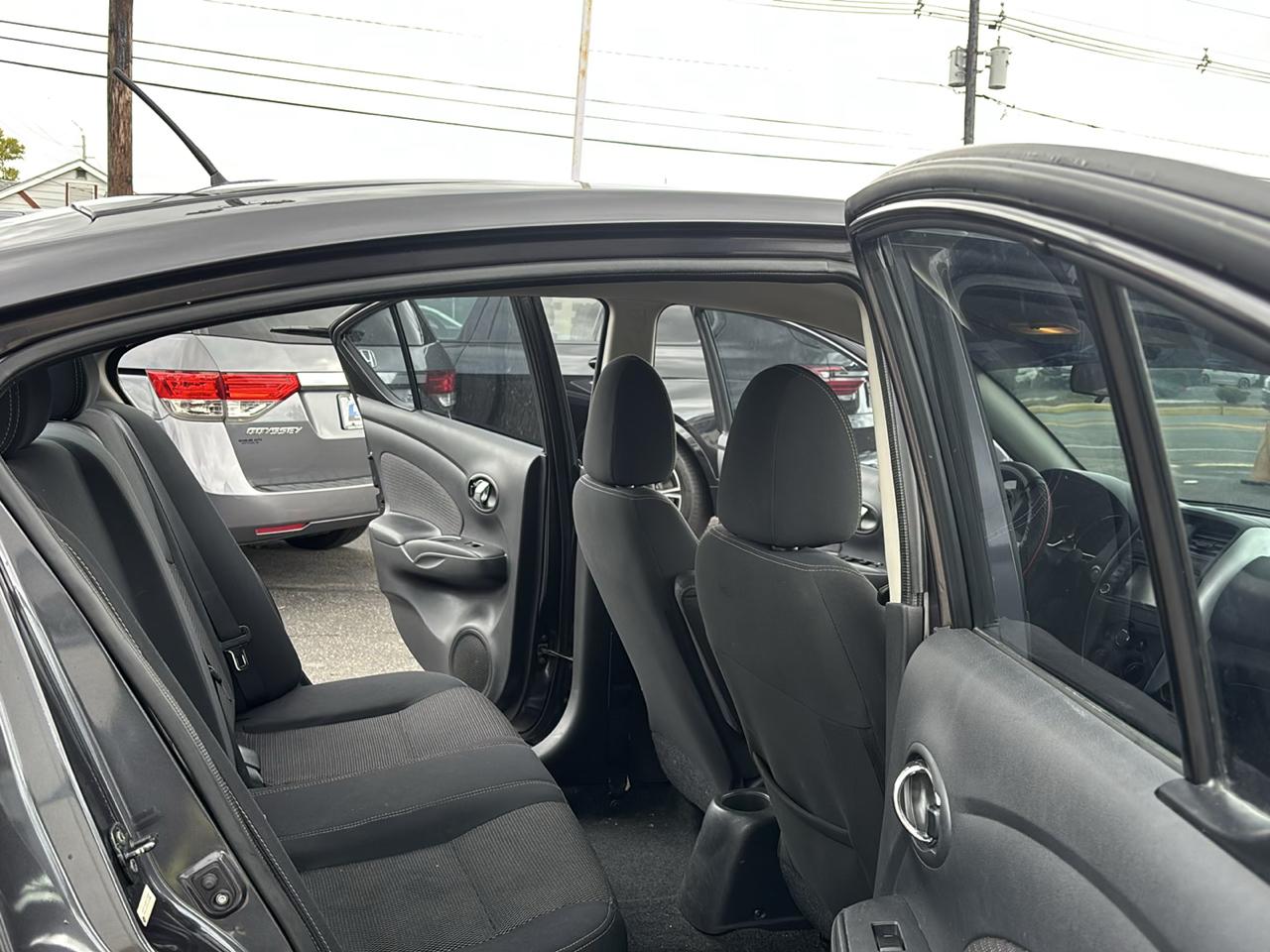 Nissan Versa 4dr Sdn CVT 1.6 SL 2015