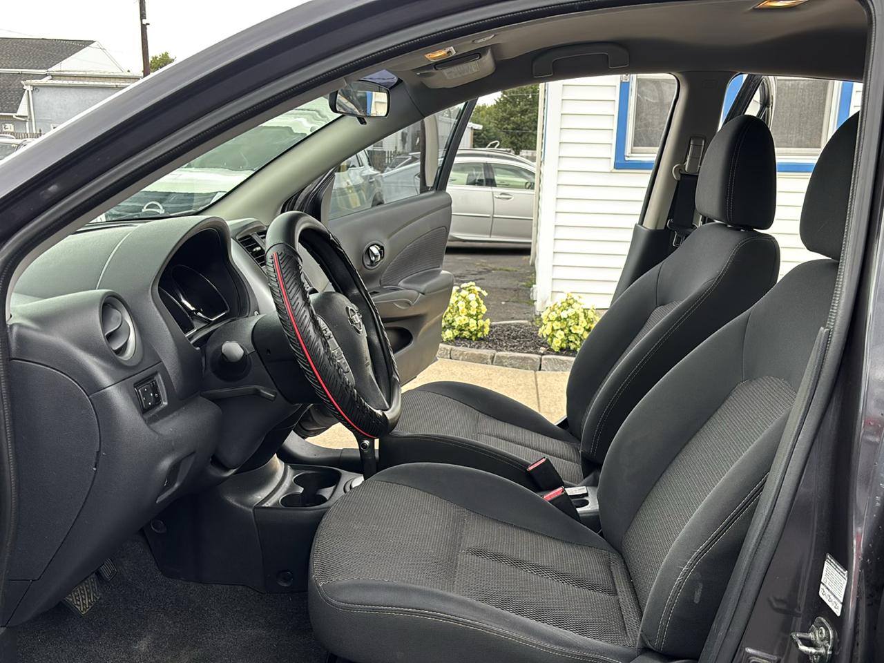 Nissan Versa 4dr Sdn CVT 1.6 SL 2015