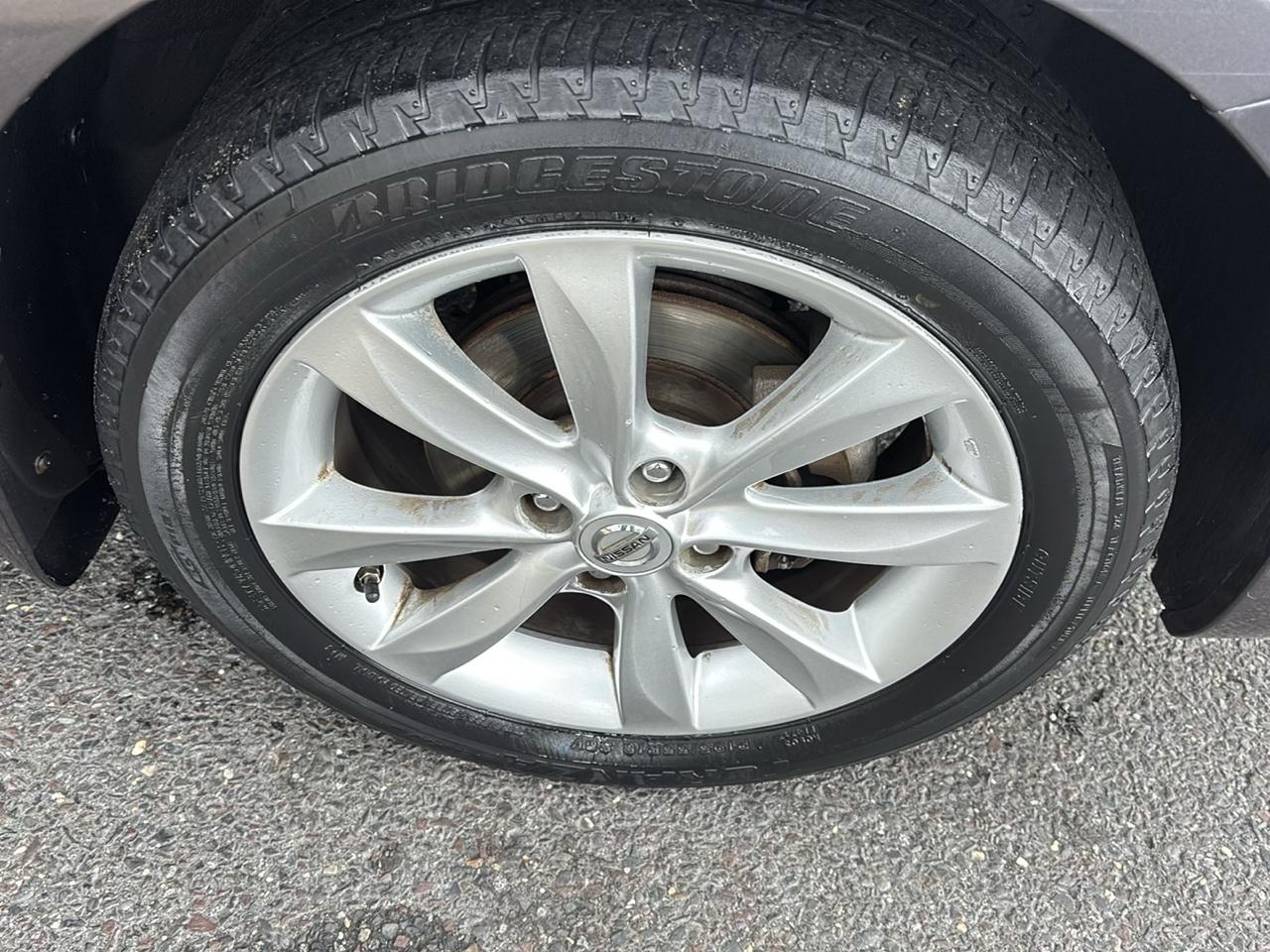 Nissan Versa 4dr Sdn CVT 1.6 SL 2015