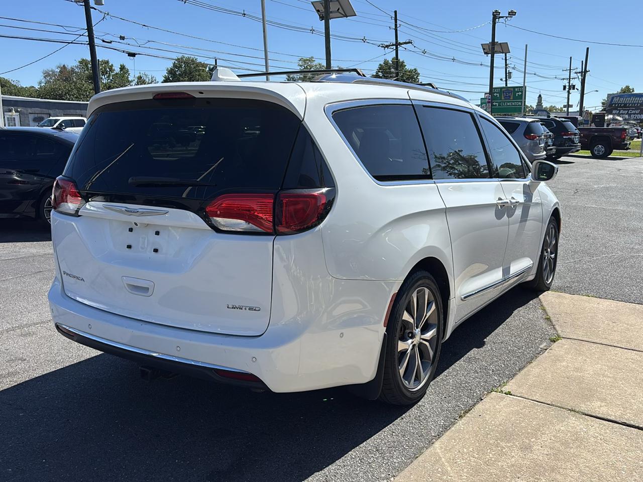 Chrysler Pacifica Limited FWD 2017