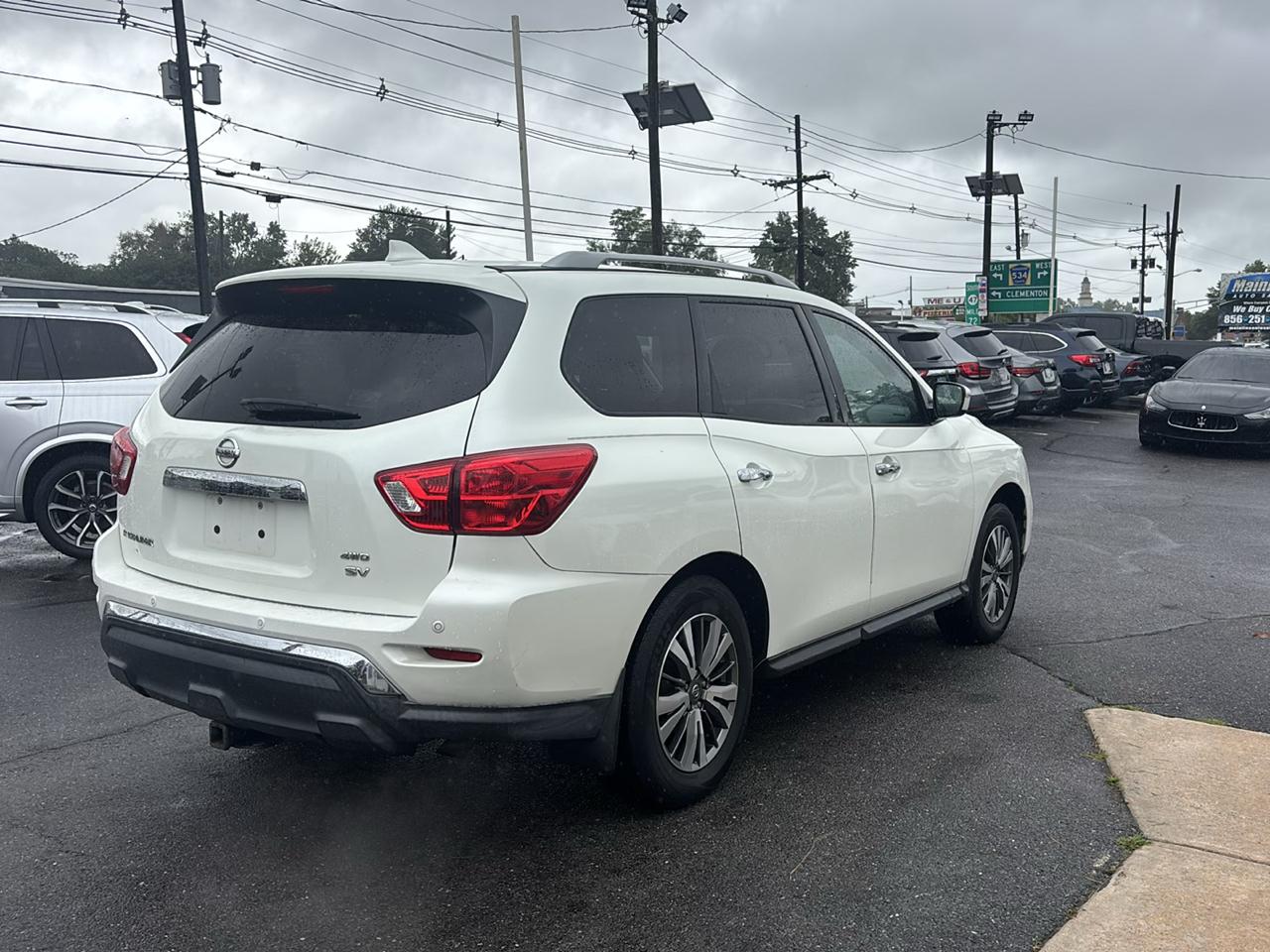 Nissan Pathfinder 4x4 SV 2019