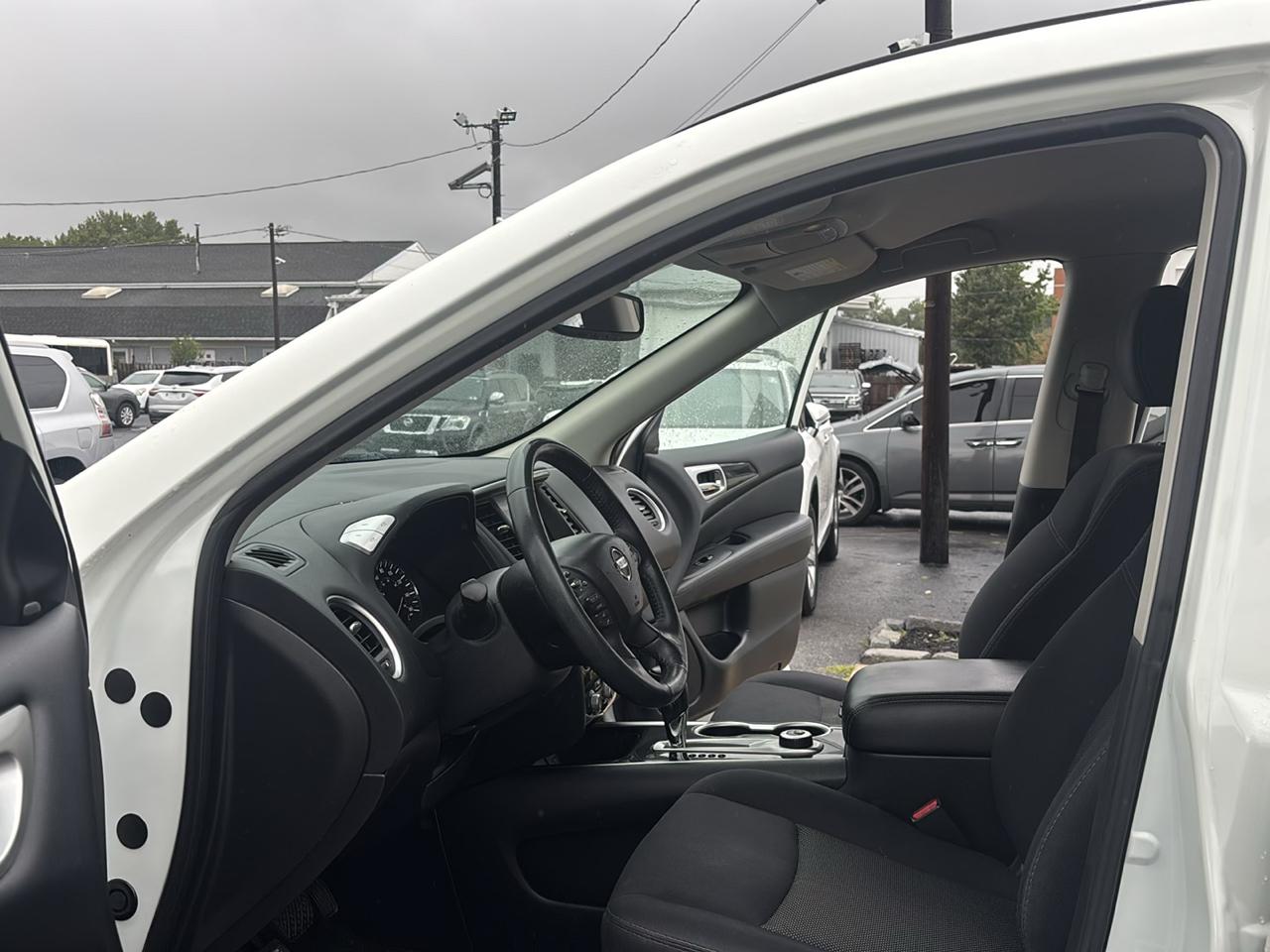 Nissan Pathfinder 4x4 SV 2019