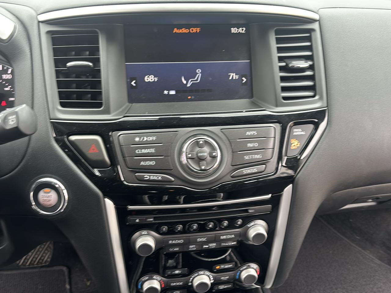 Nissan Pathfinder 4x4 SV 2019