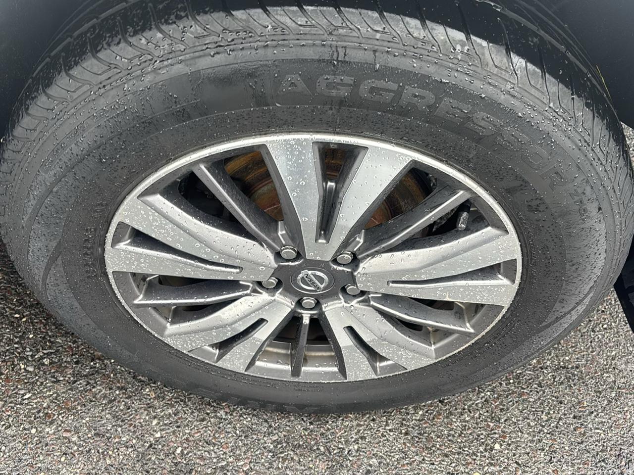 Nissan Pathfinder 4x4 SV 2019
