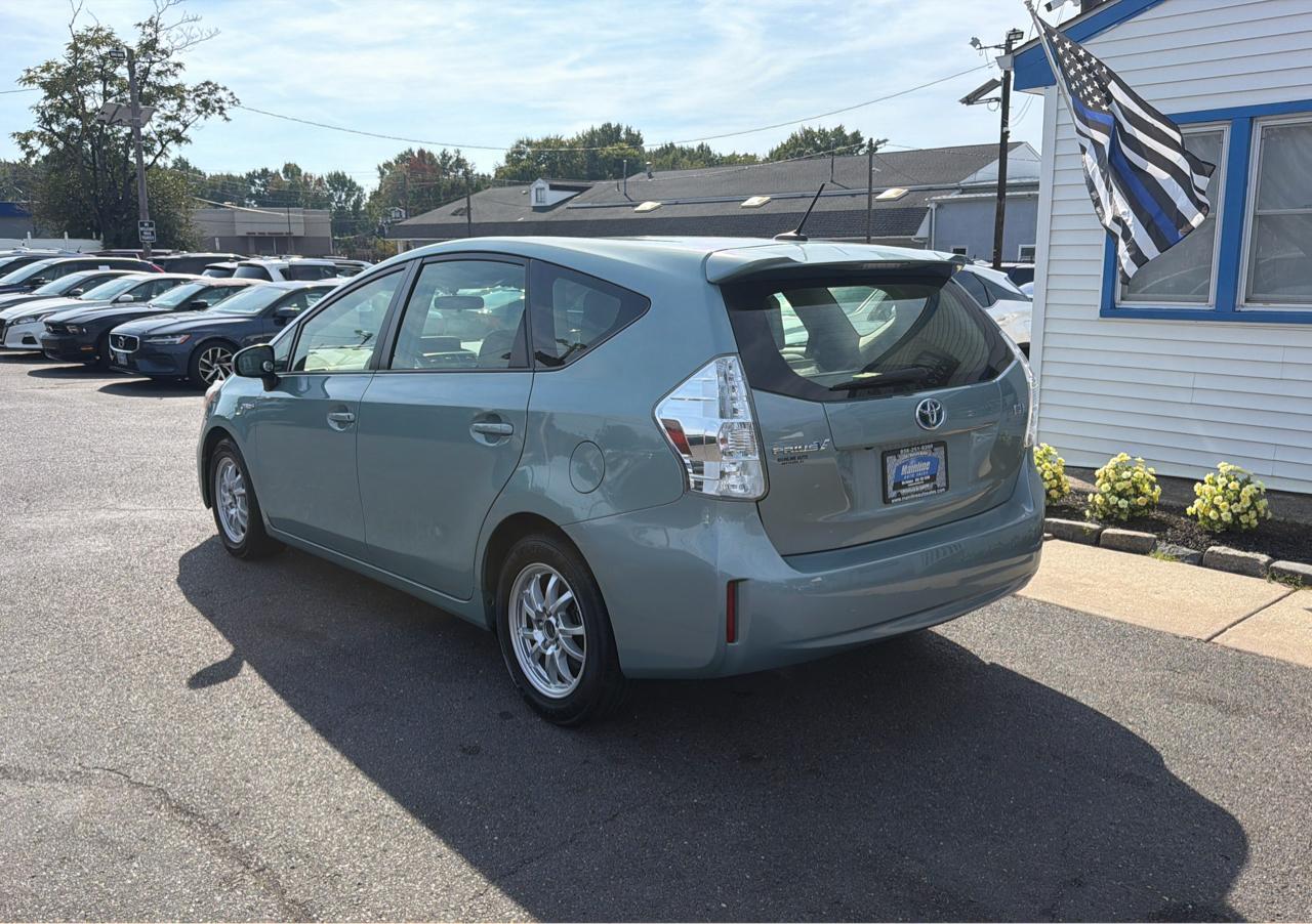 Toyota Prius V 5dr Wgn Three (Natl) 2014
