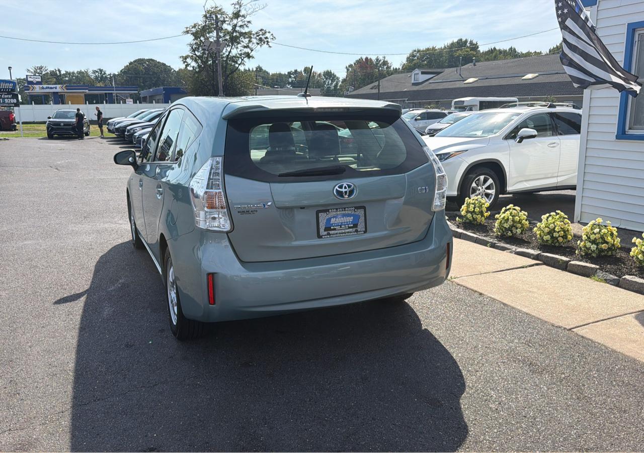 Toyota Prius V 5dr Wgn Three (Natl) 2014