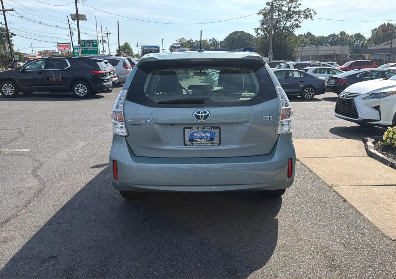 Toyota Prius V 5dr Wgn Three (Natl) 2014