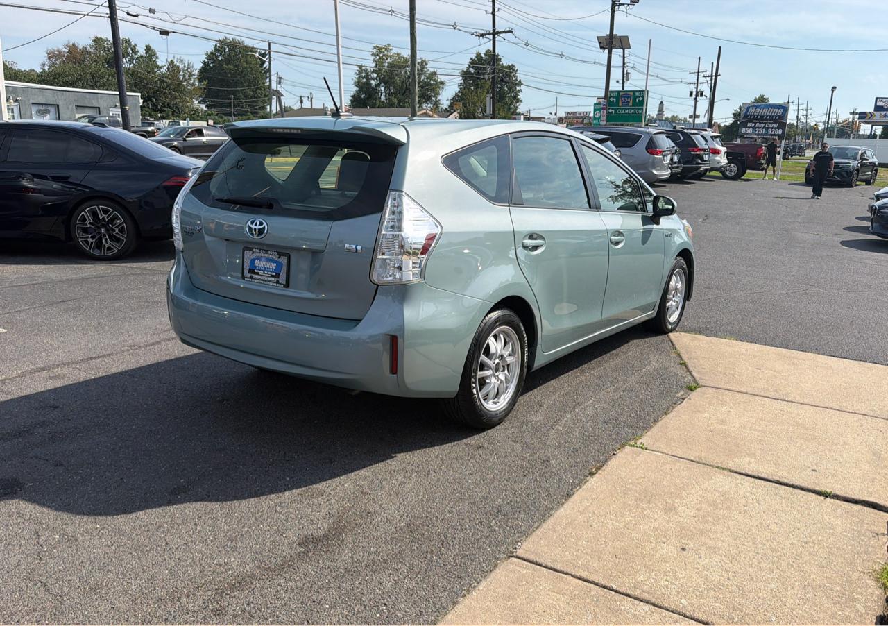 Toyota Prius V 5dr Wgn Three (Natl) 2014