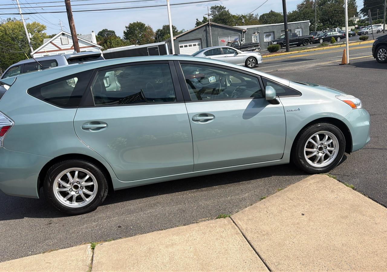 Toyota Prius V 5dr Wgn Three (Natl) 2014