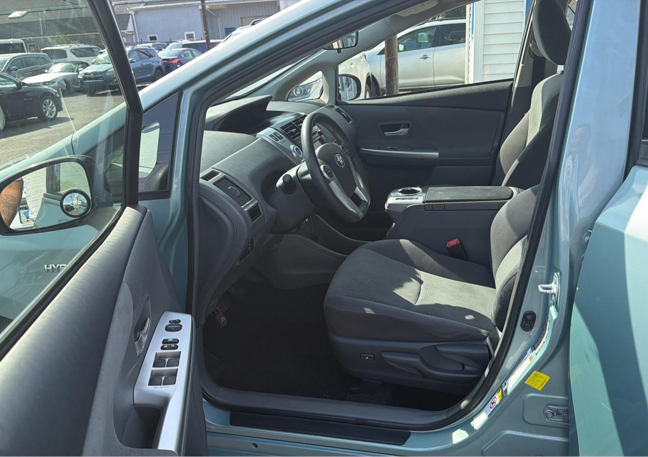 Toyota Prius V 5dr Wgn Three (Natl) 2014