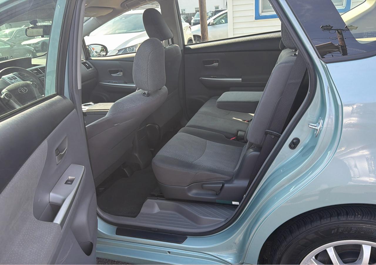 Toyota Prius V 5dr Wgn Three (Natl) 2014